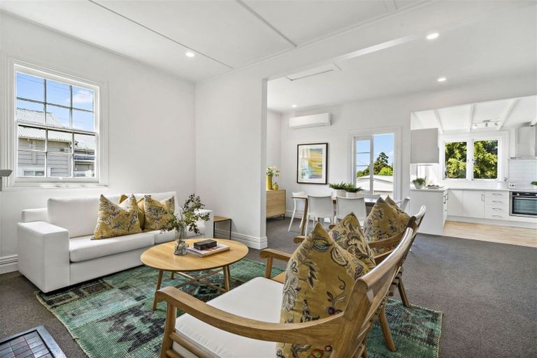 Photo of property in 42 Blockhouse Bay Road, Avondale, Auckland, 1026
