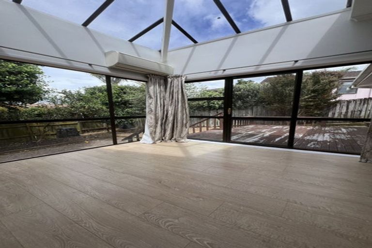 Photo of property in 16 Loloma Drive, Half Moon Bay, Auckland, 2012