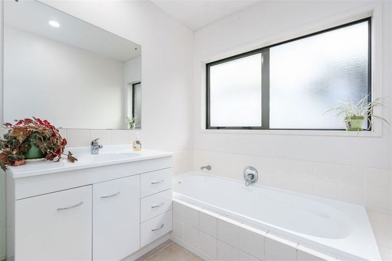 Photo of property in 9 Zeus Avenue, Henderson, Auckland, 0612