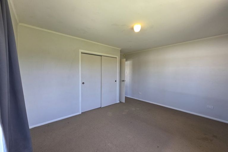 Photo of property in 1 Ward Crescent, Te Atatu Peninsula, Auckland, 0610