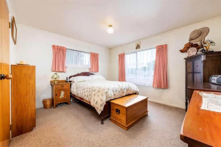Photo of property in 2/10 Hutchinson Avenue, New Lynn, Auckland, 0600
