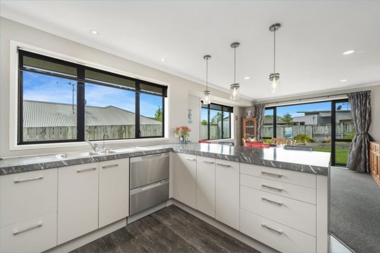 Photo of property in 19 Wiltshire Drive, Huntington, Hamilton, 3210