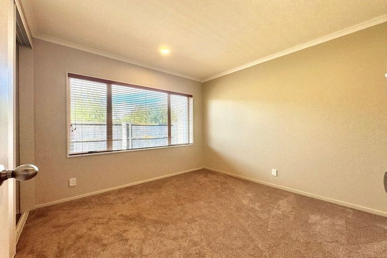 Photo of property in 54 Stranraer Crescent, Wattle Downs, Auckland, 2103