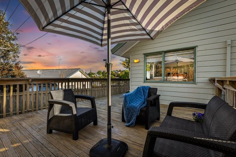 Photo of property in 11 Killygordon Place, Massey, Auckland, 0614