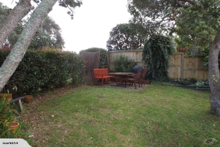 Photo of property in 39 Woodstock Road, Forrest Hill, Auckland, 0620