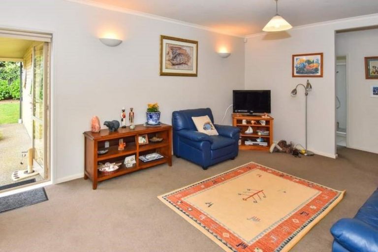 Photo of property in 10 Glencalder Place, Wattle Downs, Auckland, 2103