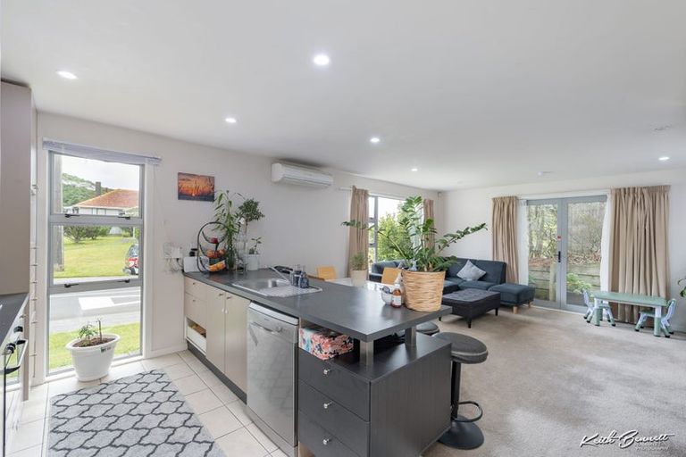 Photo of property in 18a Franklyn Road, Tawa, Wellington, 5028