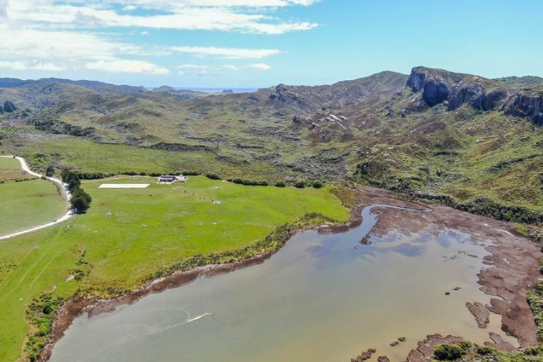 Photo of property in 102 Wharariki Road, Puponga, Collingwood, 7073