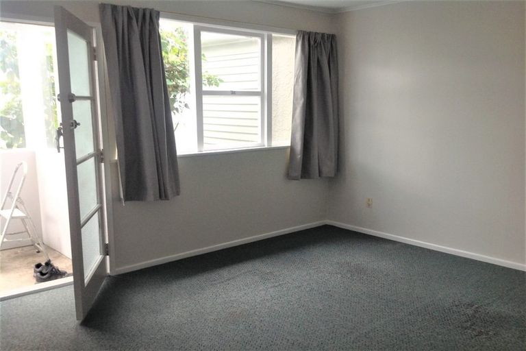 Photo of property in 15 Stamford Park Road, Mount Roskill, Auckland, 1041