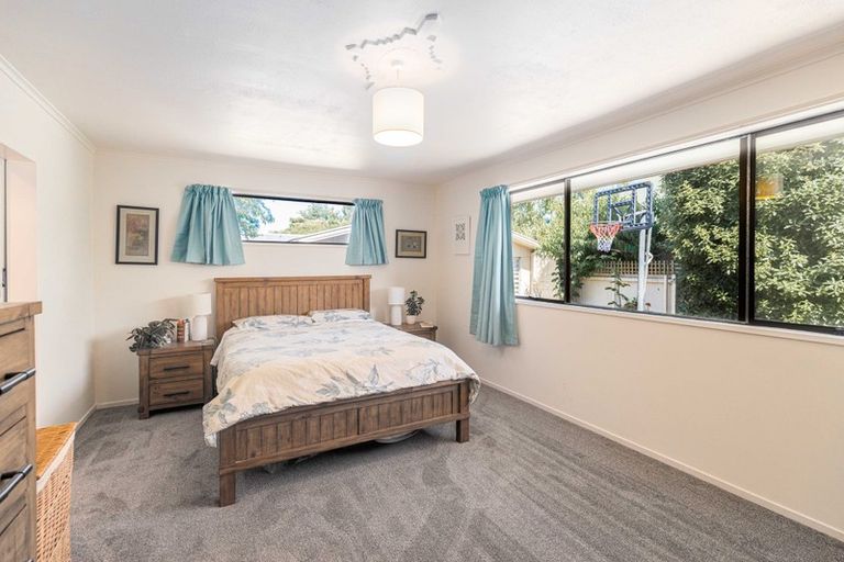 Photo of property in 68a Winters Road, Redwood, Christchurch, 8051