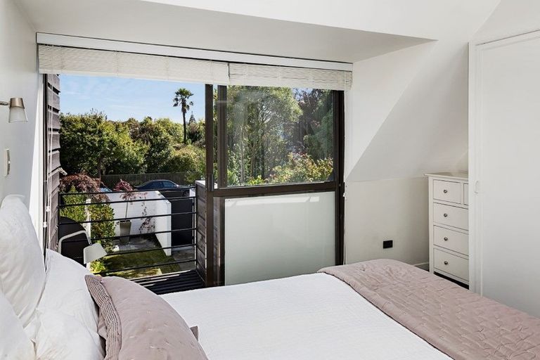 Photo of property in 94b Aikmans Road, Merivale, Christchurch, 8014