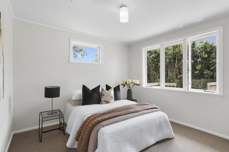 Photo of property in 12 Mayburn Road, Te Atatu Peninsula, Auckland, 0610