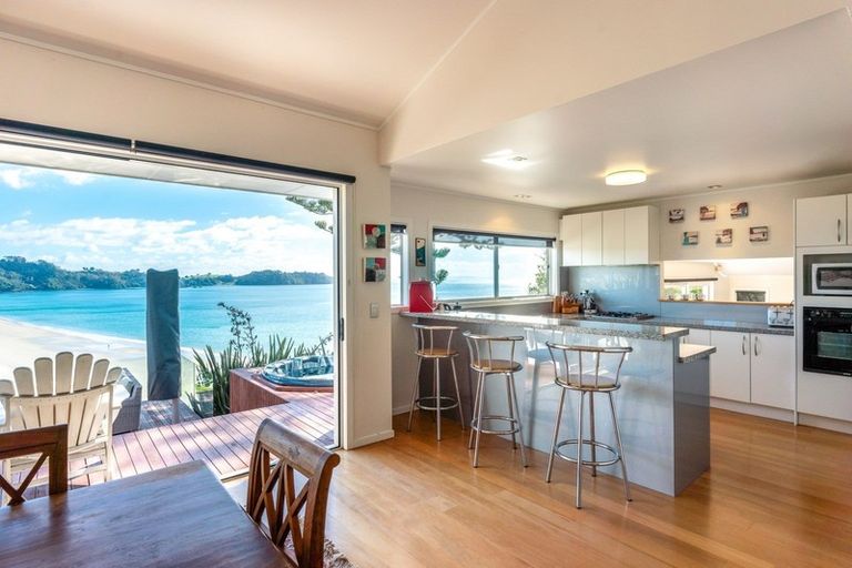 Photo of property in 23 Garratt Road, Waiheke Island, 1971