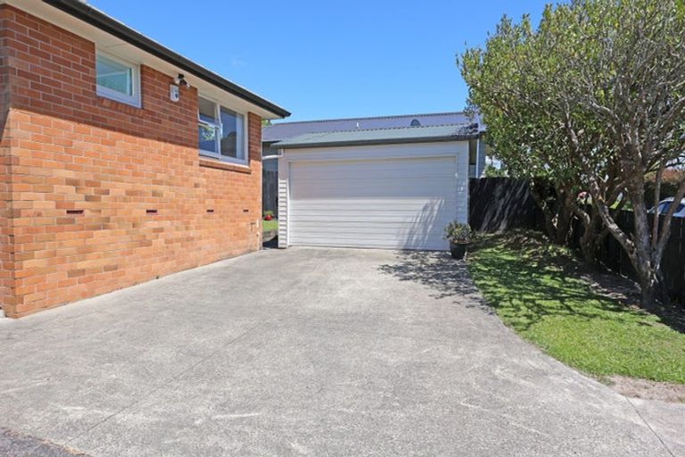 Photo of property in 3 Tracey Terrace, Te Atatu South, Auckland, 0602