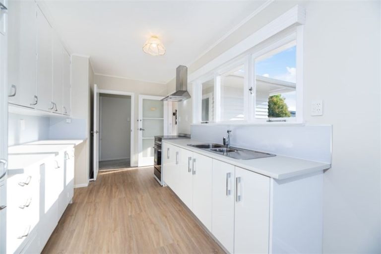 Photo of property in 4 Longburn Road, Henderson, Auckland, 0610