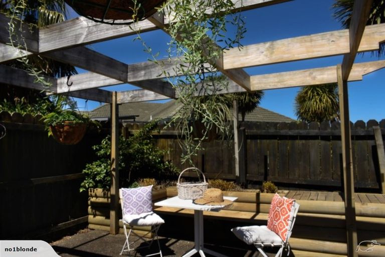 Photo of property in 23 Trossach Place, Wattle Downs, Auckland, 2103