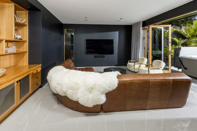 Photo of property in 21 Whitby Crescent, Mairangi Bay, Auckland, 0630