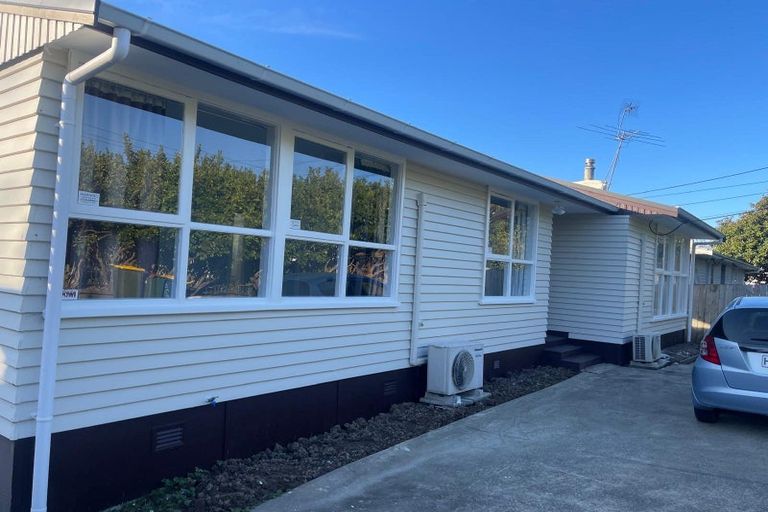 Photo of property in 20 Larnoch Road, Henderson, Auckland, 0610