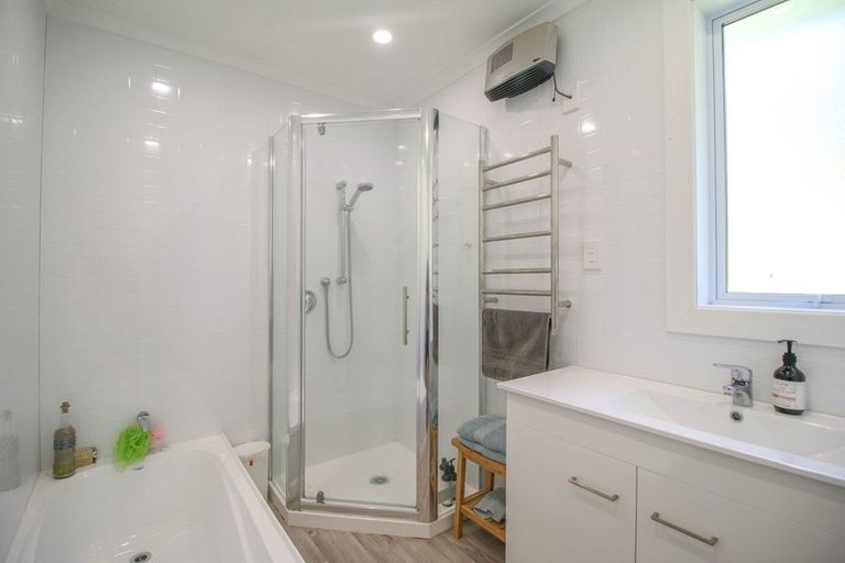 Photo of property in 82 Marine Parade, Bluff, 9814