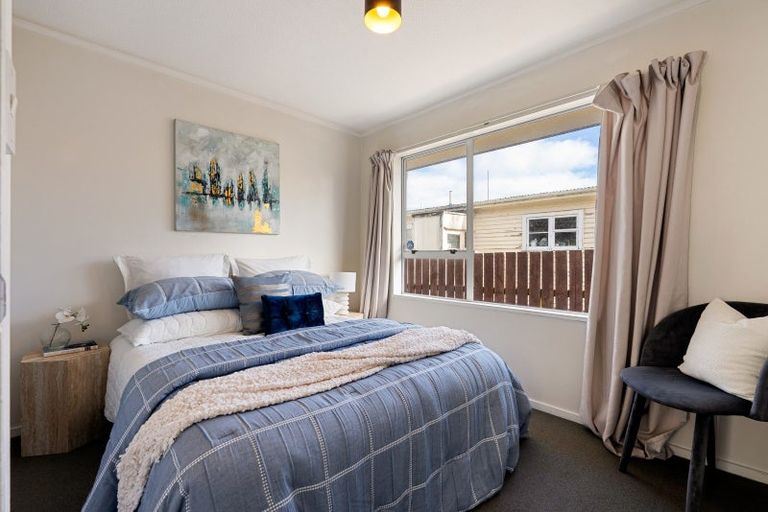 Photo of property in 18a Bracken Road, Newlands, Wellington, 6037