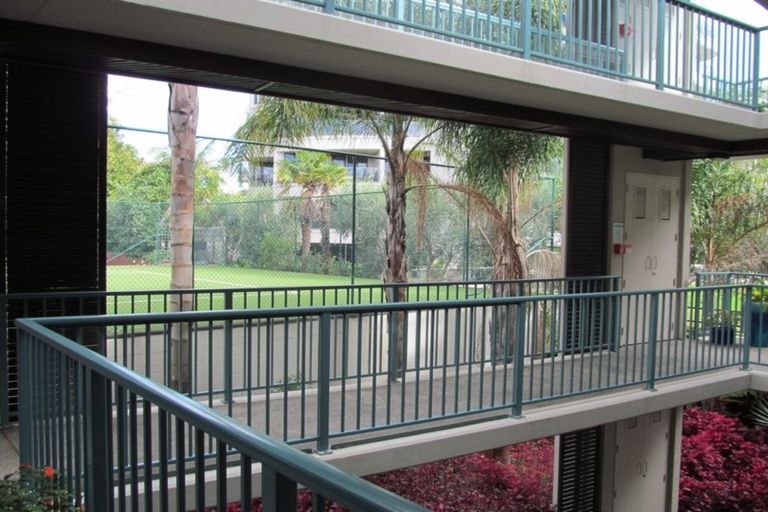 Photo of property in The Sands Apartments, 16/47 The Strand, Takapuna, Auckland, 0622