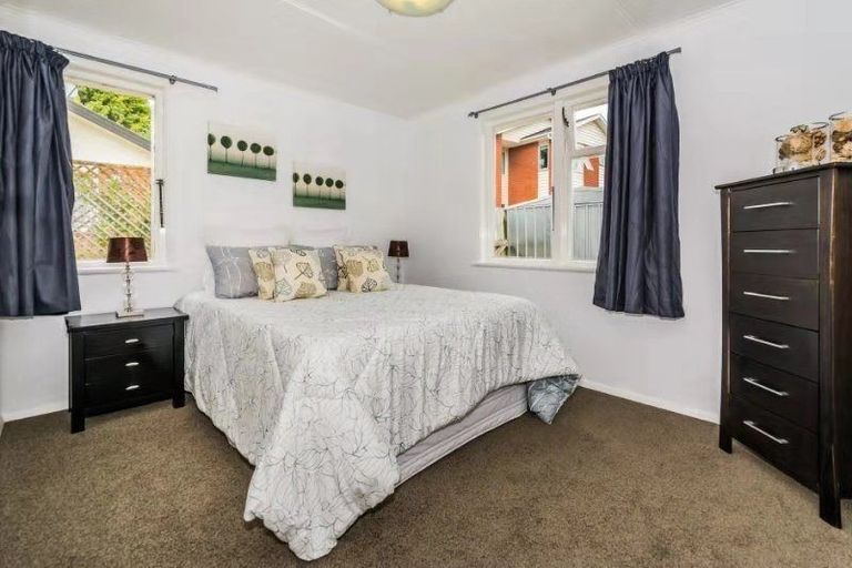 Photo of property in 8 Greenslade Crescent, Northcote, Auckland, 0627