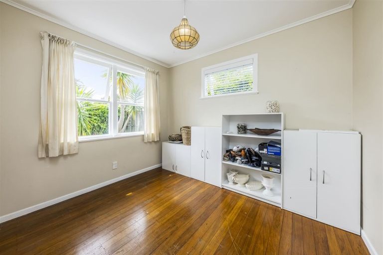 Photo of property in 28 Bert Wilson Place, Cockle Bay, Auckland, 2014