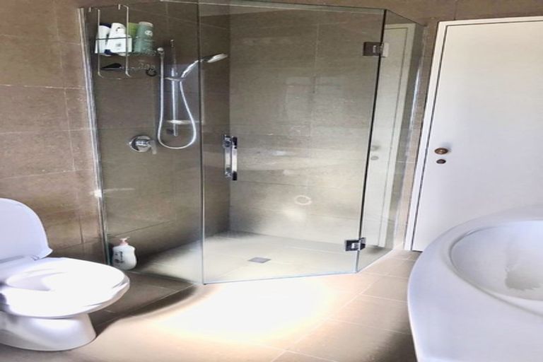 Photo of property in 1 Remus Place, Totara Vale, Auckland, 0629