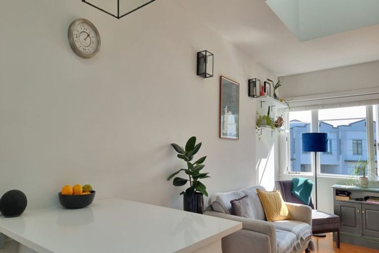 Photo of property in 3/64 Victoria Road, Devonport, Auckland, 0624