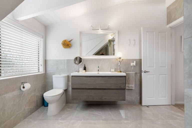 Photo of property in 130 Moana Anu Anu Avenue, Whangamata, 3620