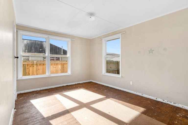 Photo of property in 32 Uxbridge Street, Redwood, Christchurch, 8051