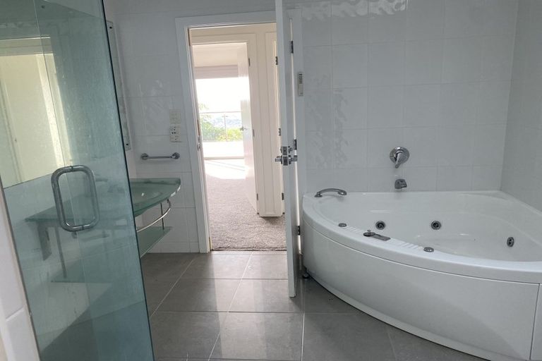 Photo of property in 39 Tawini Road, Titirangi, Auckland, 0604