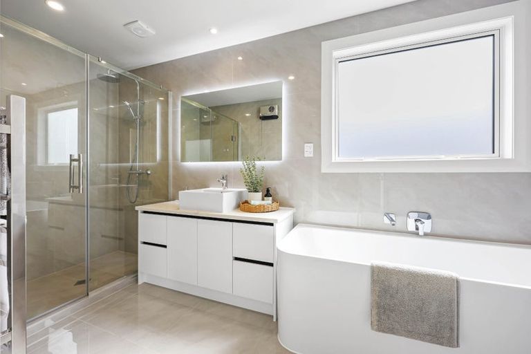 Photo of property in 40a The Esplanade, Eastern Beach, Auckland, 2012