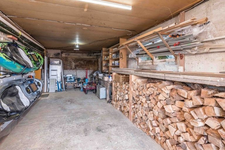 Photo of property in 4 Dunmail Way, Newlands, Wellington, 6037