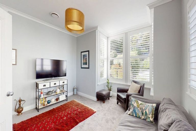 Photo of property in 32 Medway Street, Island Bay, Wellington, 6023