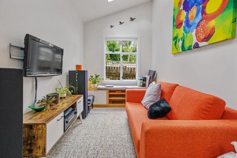 Photo of property in 11 Holloway Road, Aro Valley, Wellington, 6021