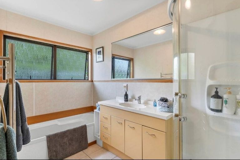 Photo of property in 4 Dianthus Place, Browns Bay, Auckland, 0630