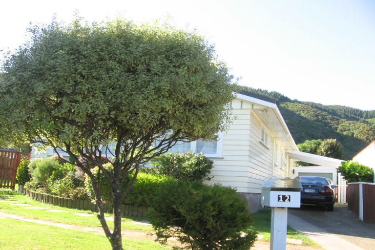 Photo of property in 12 Peckham Grove, Tawa, Wellington, 5028