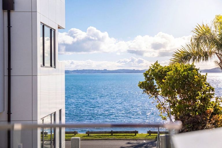 Photo of property in 40a The Esplanade, Eastern Beach, Auckland, 2012