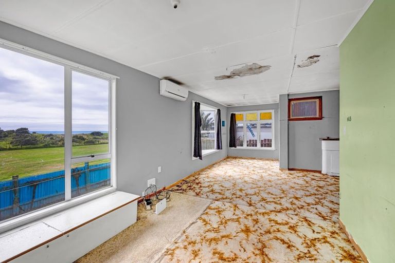 Photo of property in 16 Battiscombe Terrace, Waitara, 4320