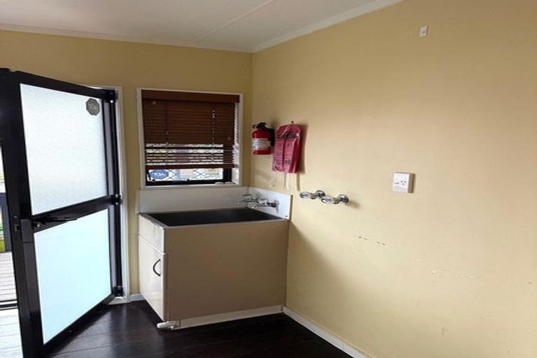 Photo of property in 32 Wai Iti Place, Clendon Park, Auckland, 2103