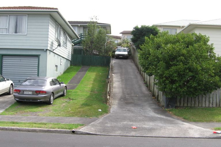 Photo of property in 2/30 Elizabeth Drive, West Harbour, Auckland, 0618
