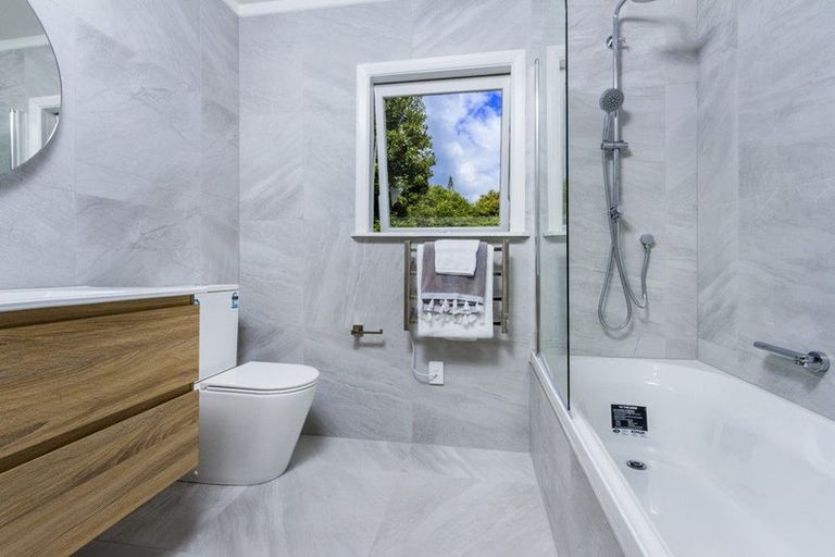 Photo of property in 36 Paramu Avenue, Birkdale, Auckland, 0626