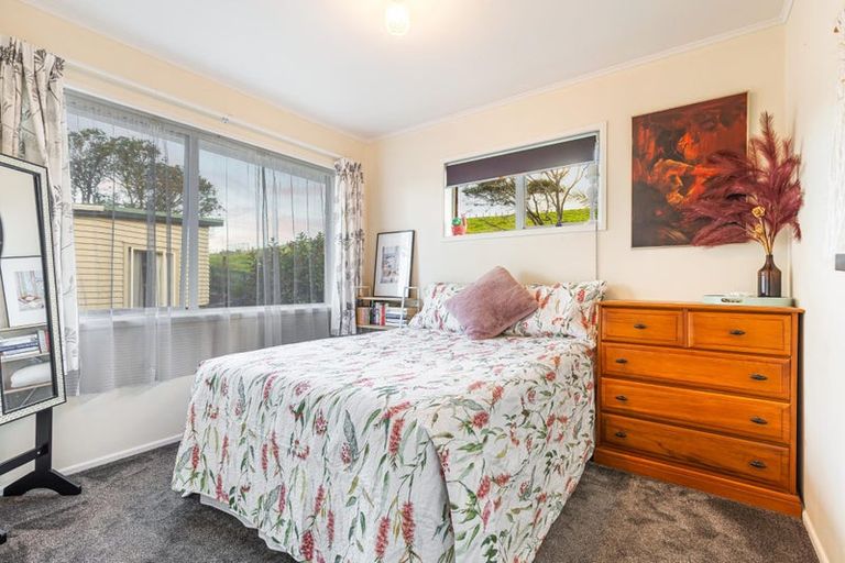 Photo of property in 19 Grassmere Road, Henderson Valley, Auckland, 0612