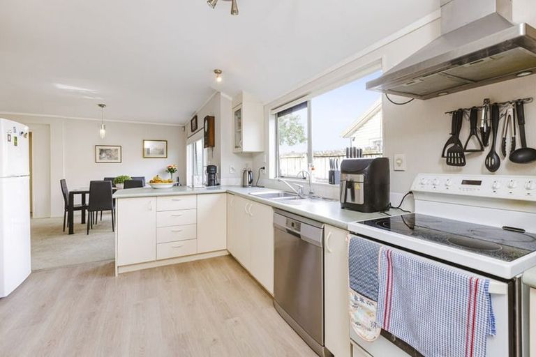 Photo of property in 15 Sheriff Place, Randwick Park, Auckland, 2105