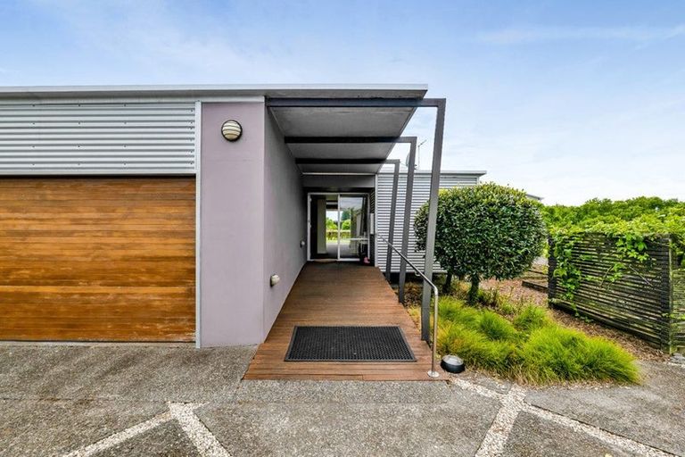 Photo of property in 129 Richmond Road, Brixton, New Plymouth, 4373