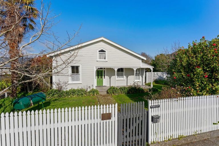 Photo of property in 1 Hadfield Street, Otaki, 5512