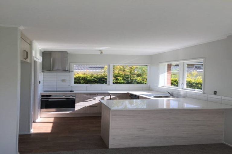 Photo of property in 1/16 Kapiti Place, Sunnynook, Auckland, 0620