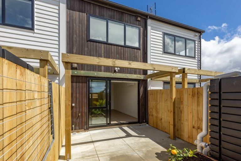 Photo of property in 6/5 Brandon Road, Glen Eden, Auckland, 0602