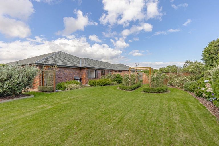 Photo of property in 35 Saint Oswalds Drive, Brunswick, 4571